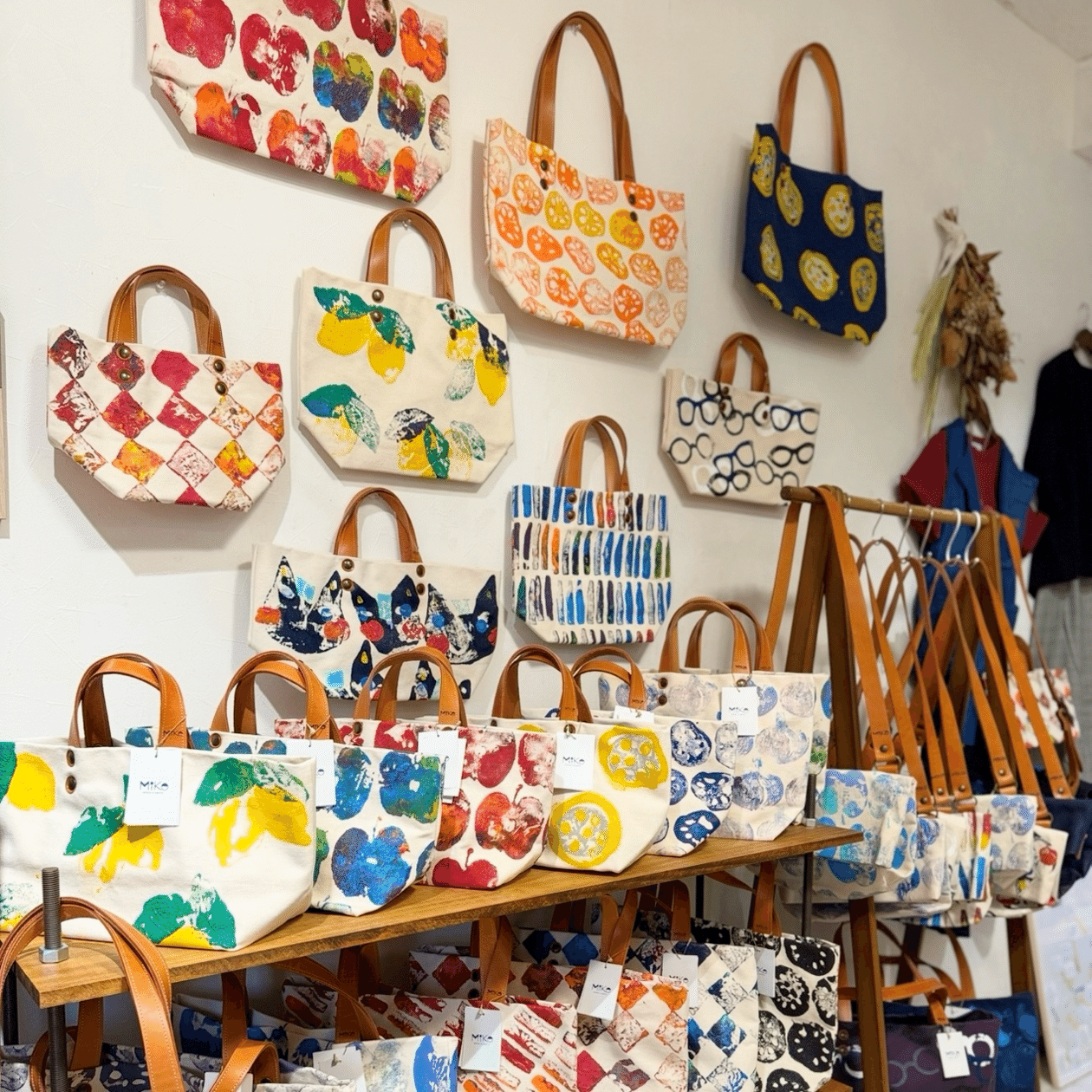 熊本・上天草発！《Miko BAG》 ―キャンバスに広がるカラフルな世界 ―｜志庵