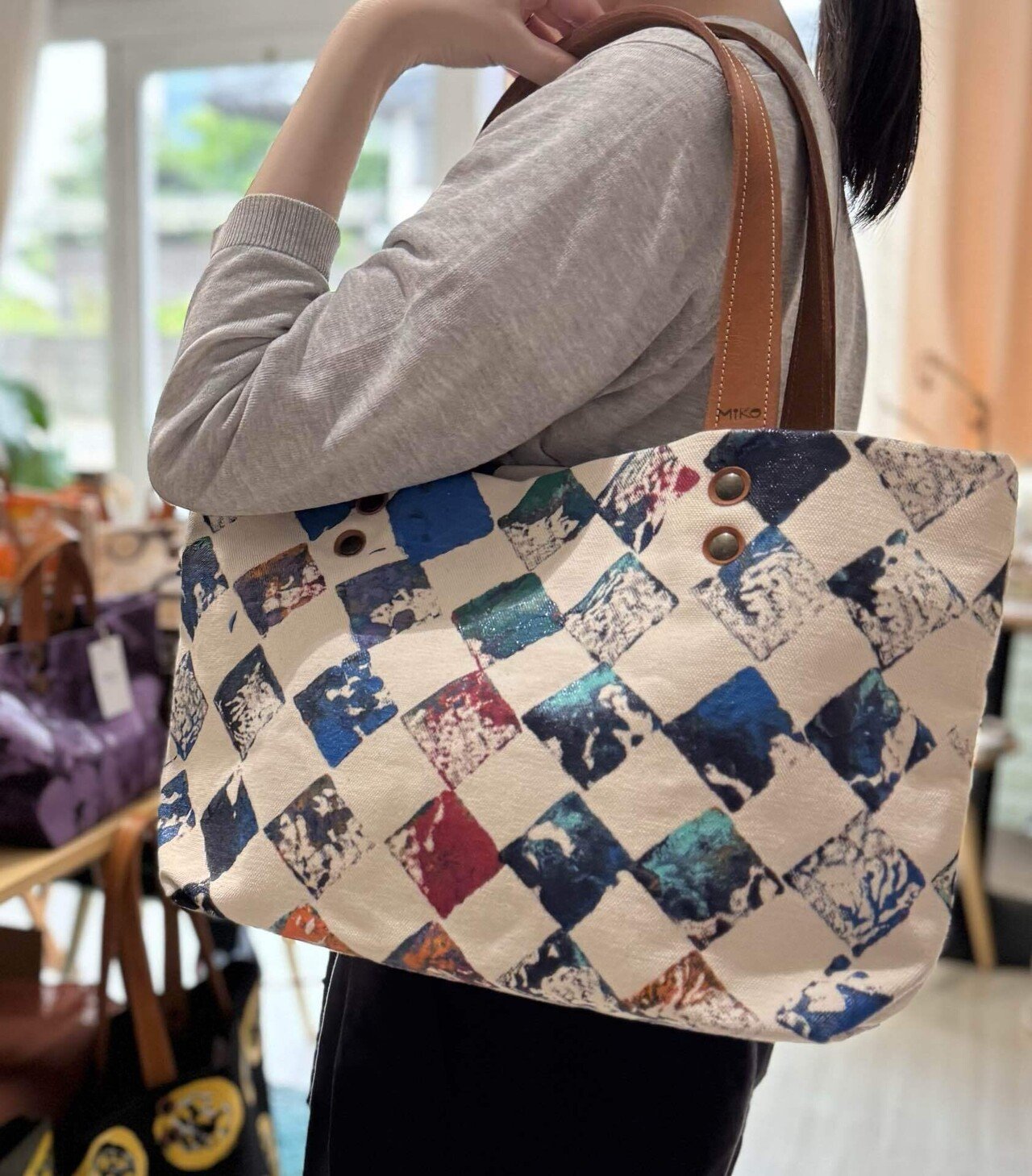 熊本・上天草発！《Miko BAG》 ―キャンバスに広がるカラフルな世界 ―｜志庵