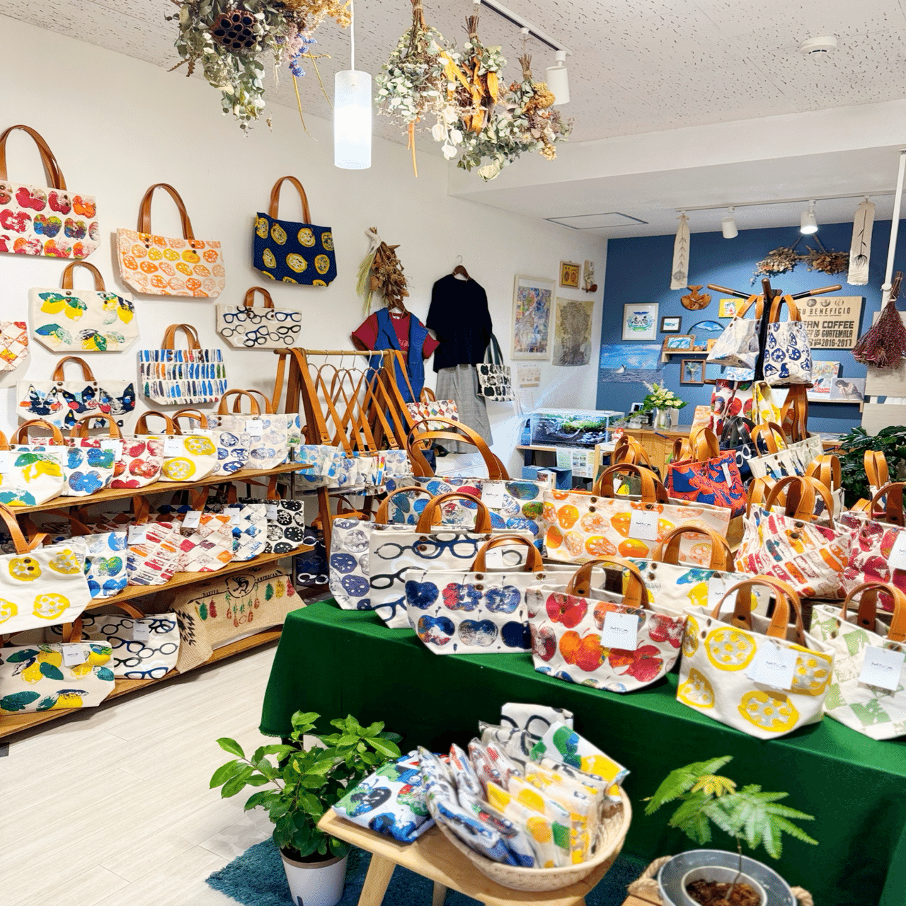 熊本・上天草発！《Miko BAG》 ―キャンバスに広がるカラフルな世界 ―｜志庵