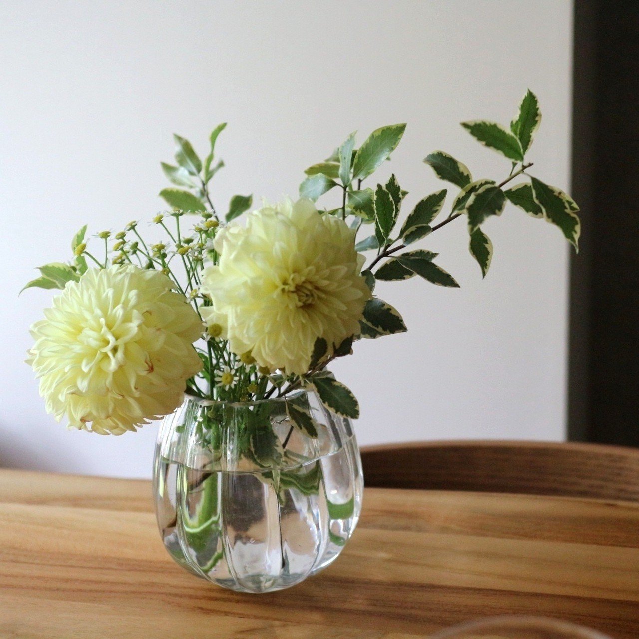 公開レッスン 基本の花瓶いけのポイント ダリア デザイナー Satori Hanaike はないけ Note 公開レッスン 基本の花瓶いけのポイント ダリア デザイナー Satori Hanaike はないけ Note