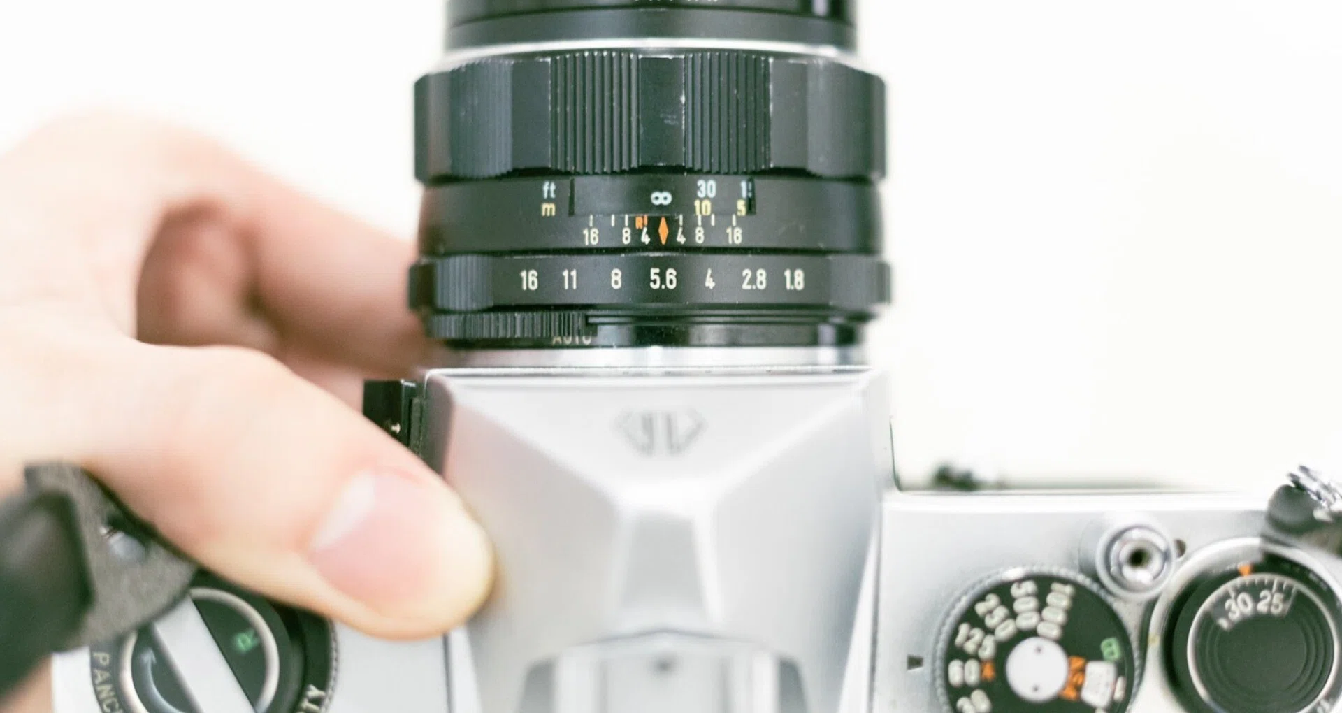 カメラを探す旅 Konica C35 EF 【ピッカリコニカ】｜諒