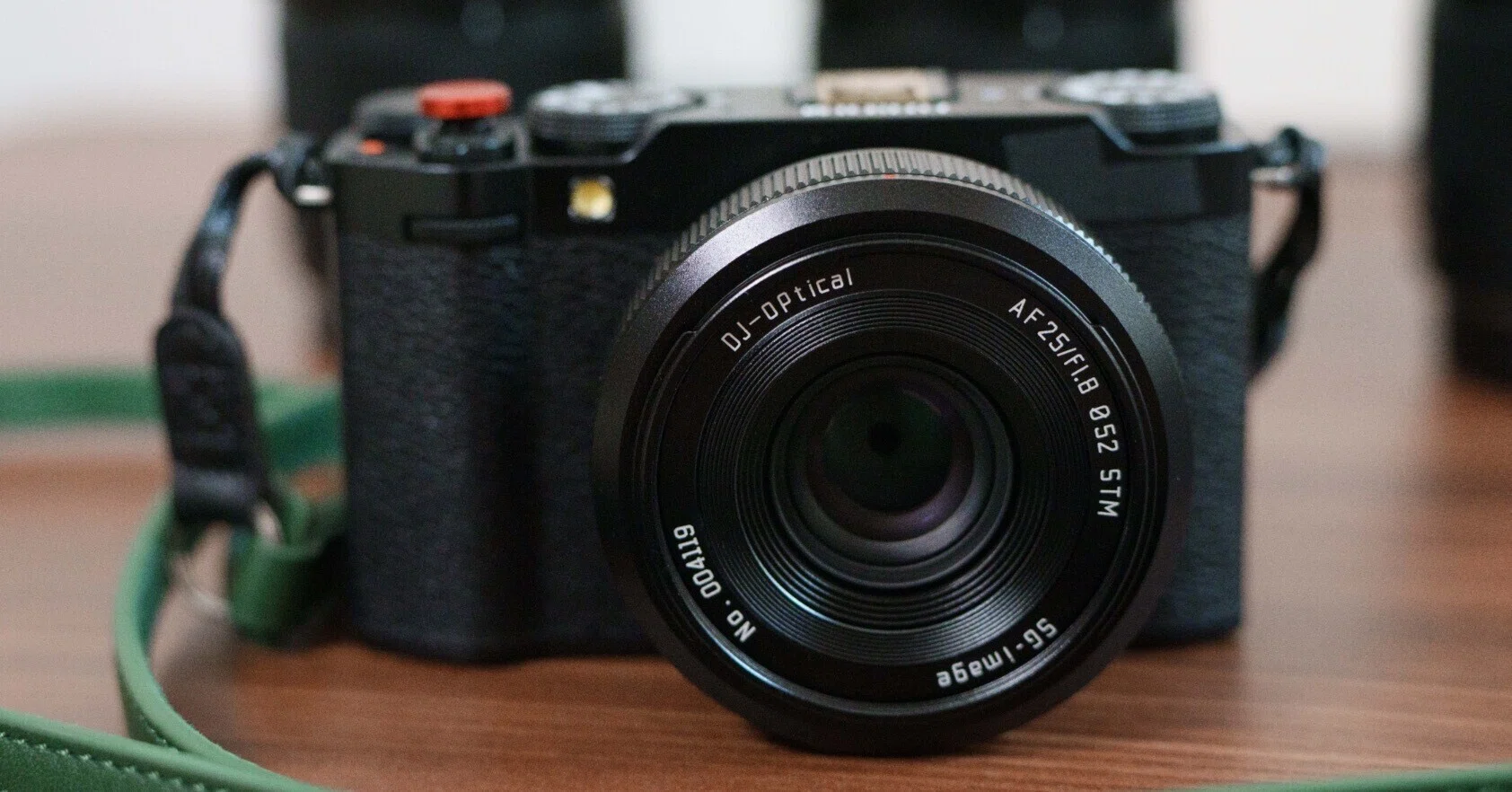 SGimage AF 25mm F/1.8 FUJIFILM X Mount 黒 X-M5にピッタリなSG-image AF 25mm F1.8 外観レビュー（X-M5装着編