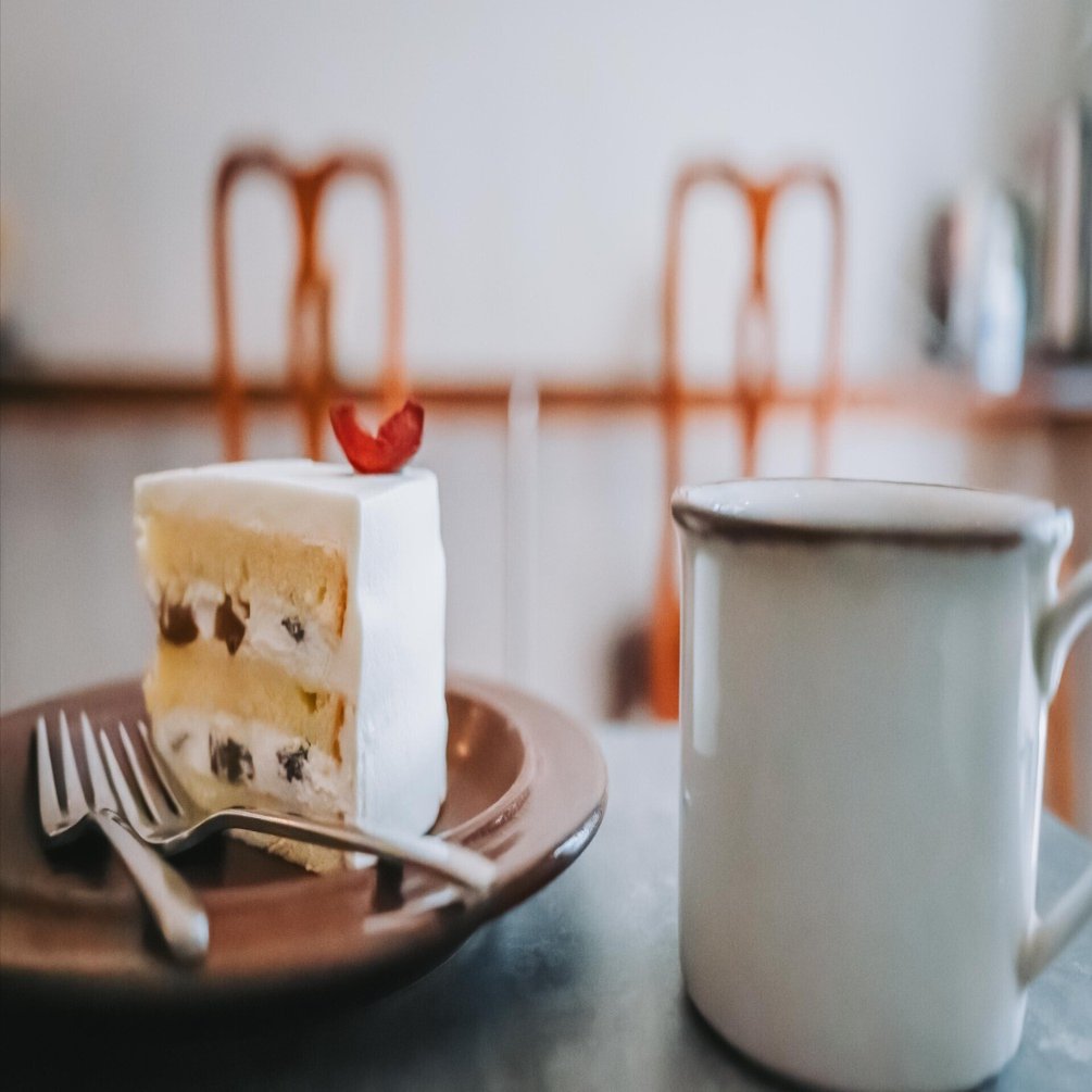 作例レビュー】Nikon ZfとNIKKOR Z 26mm f/2.8で紡ぐ、光と街の物語