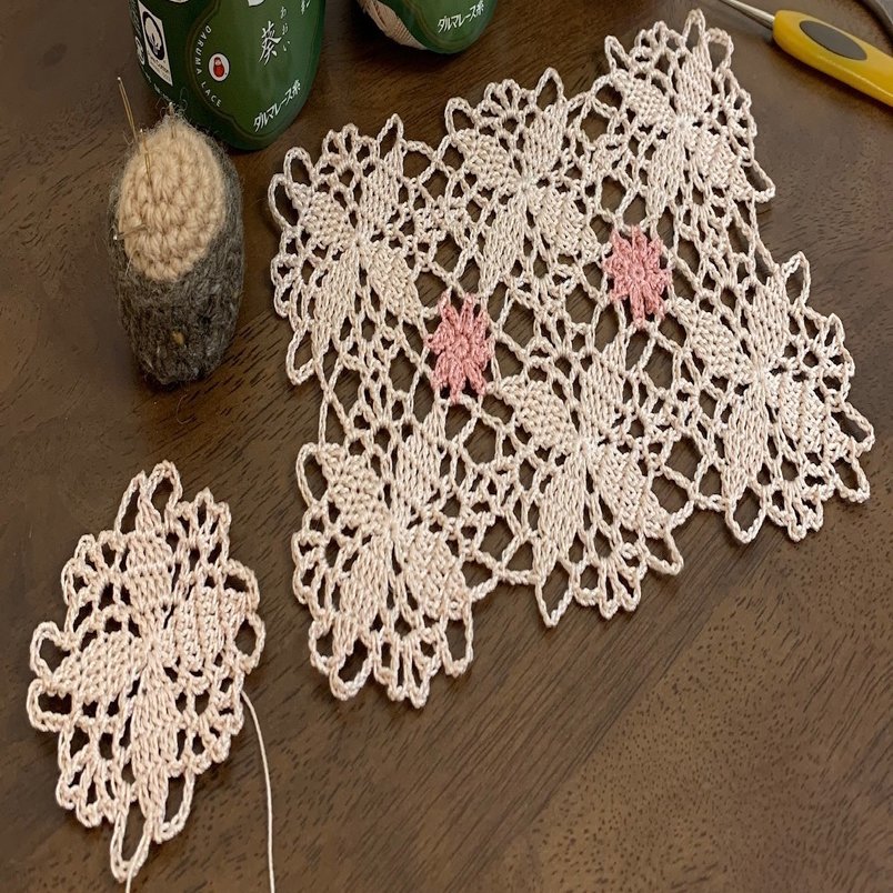 ドイリー❤️オーダードイリー４点 花びら4枚模様のモチーフを繋いだドイリー｜hime*hima / レース編みの