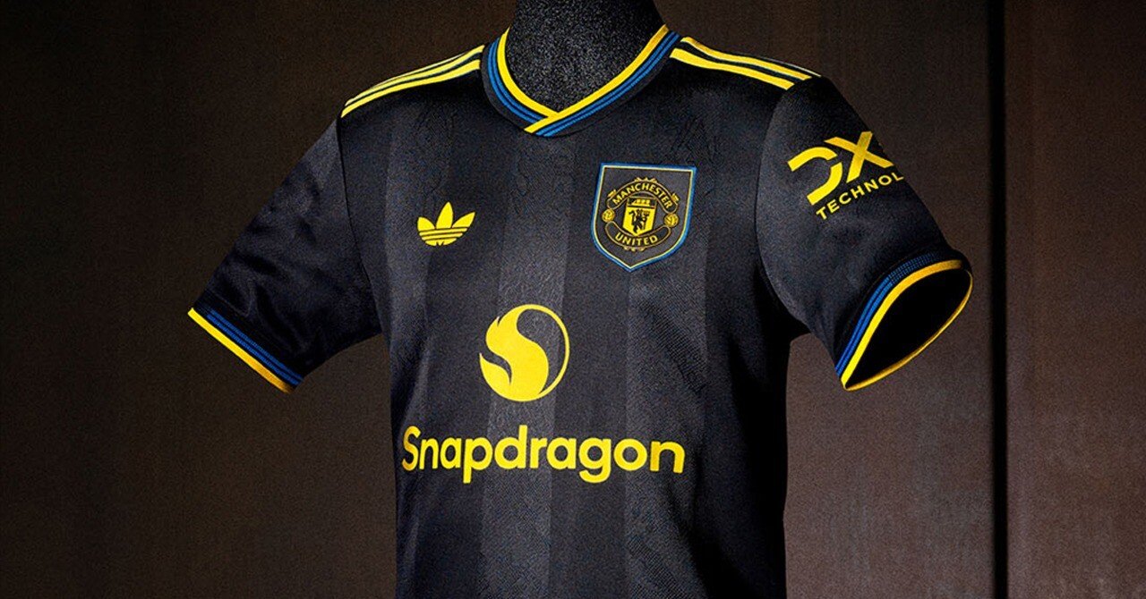 マンU カントナユニフォーム マンチェスターU、今季サードユニは伝説「カンフーキック事件」の