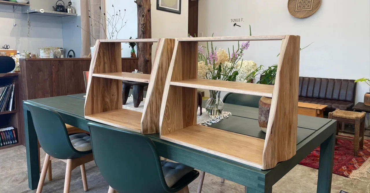What is the significance of crafting with locally sourced wood?｜りくと