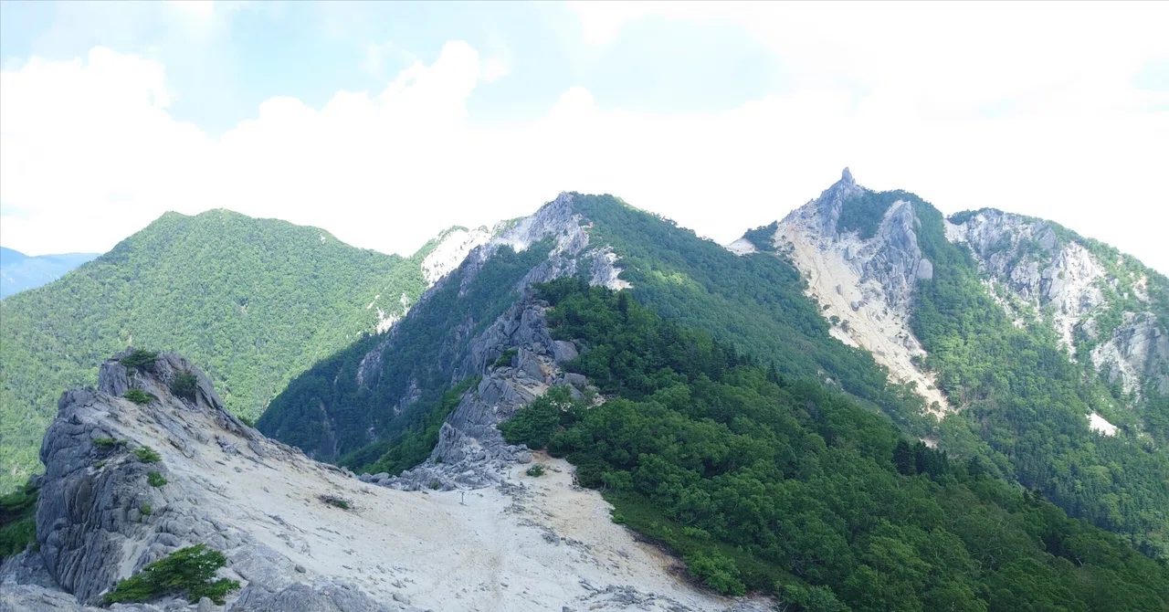鳳凰三山＆早川尾根 テント泊縦走の旅 DAY2｜あの空の向こうに行きたく