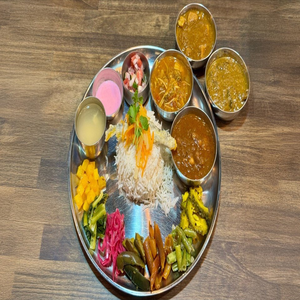 カレーと副菜を混ぜる意味がわかった、大阪スパイスカレー「DENIM