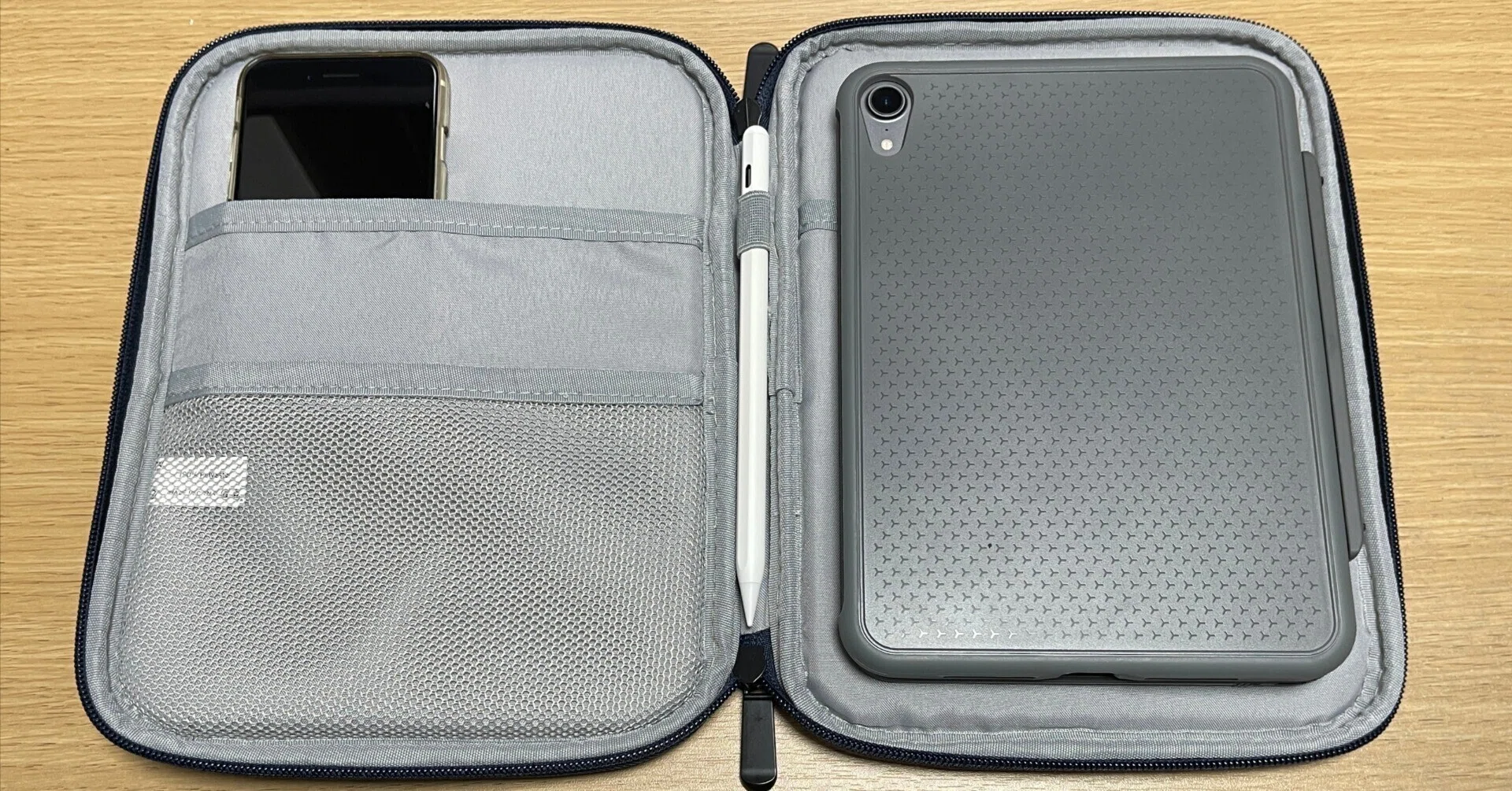iPad mini 6,7向け スリーブケースの実機レビュー。キーボードケースの 