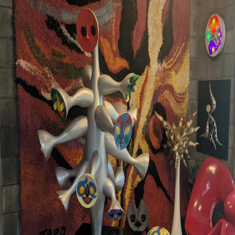 Summer Museum Hopping. Spending time in Omotesando / Taro Okamoto