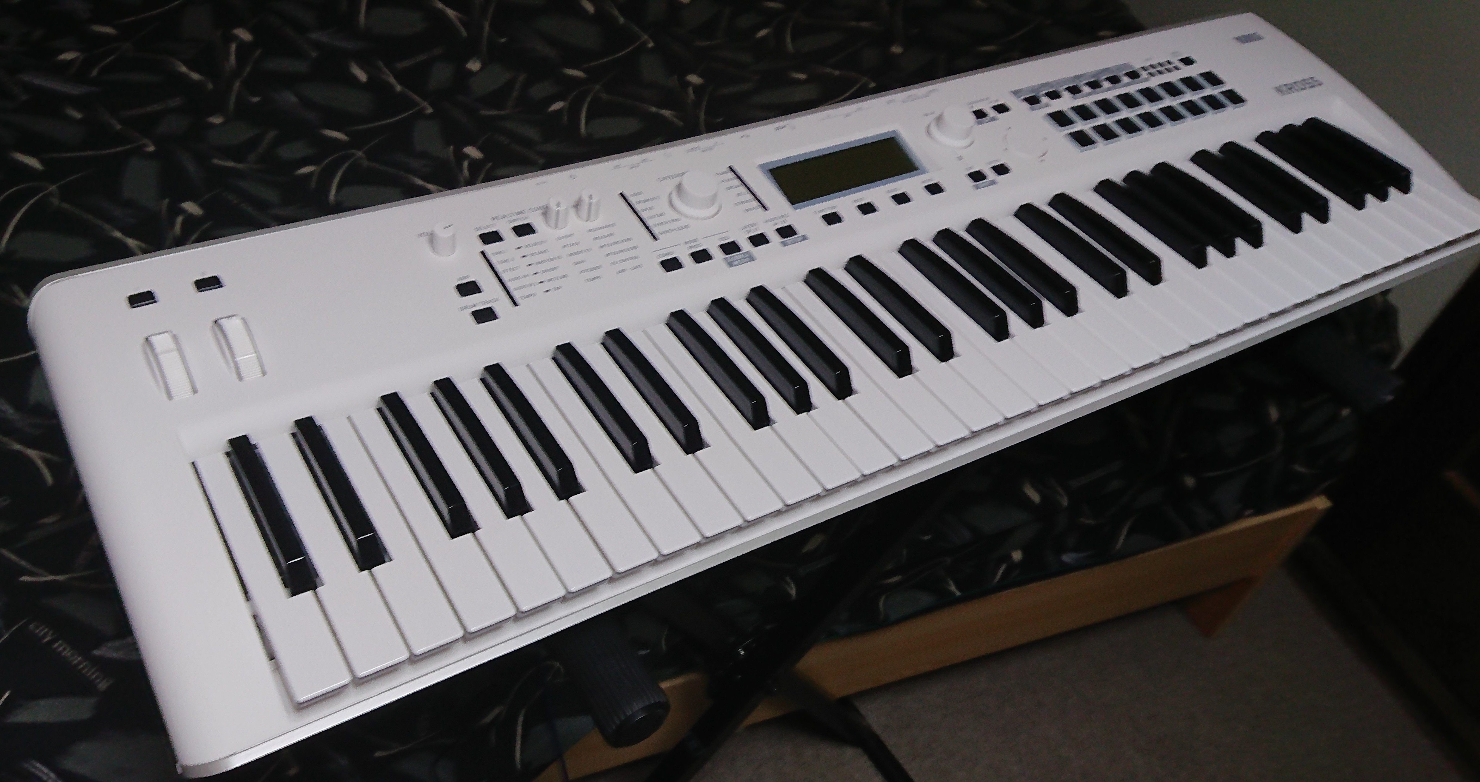 【美品☆値下げしました】KORG KROSS 2-61 ホワイト シンセサイザー KORG KROSS2-61-SC (ホワイト) シンセサイザー 61鍵盤 ホワイト