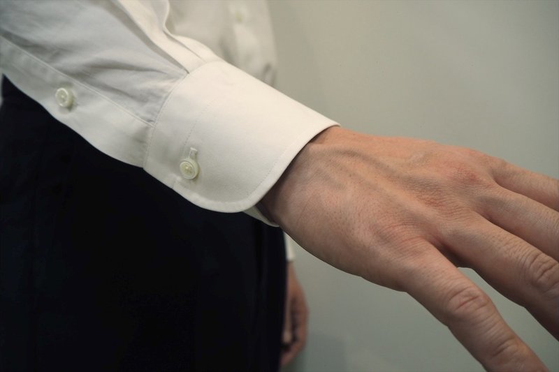 あれ Hi Tailorのシャツ腕 手首回り きつくない と思ったときに読むノート シャツ裏話 Hi Tailor ハイ テーラー Note