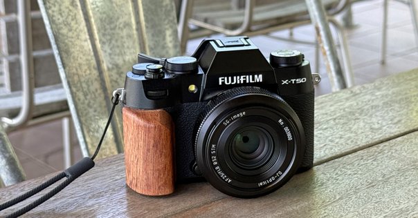 FUJIFILM GFX50S ボディ+縦位置グリップ+バッテリー3個付き FUJIFILM GFX50S ボディ+縦位置グリップ+バッテリー3個付き 縦