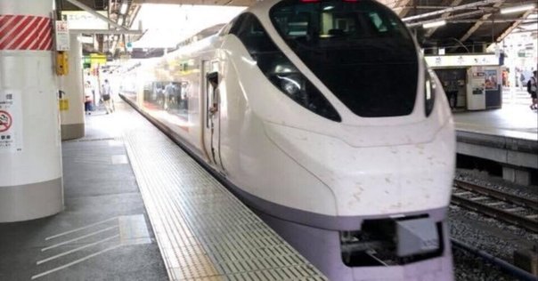 乗車口案内板  臨時特急  ６号車 敦賀駅 特急ホーム（31～34番のりば）の乗車口案内表示器が独特