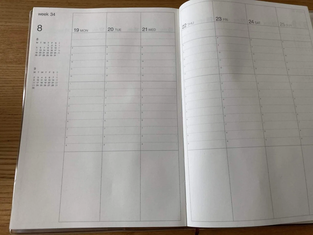A story about my love for calendars and planners.｜marina