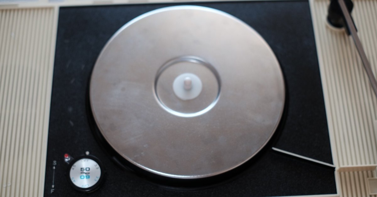 鮮やかな赤のレコードプレーヤー ビクター（Victor）｜PE-8400