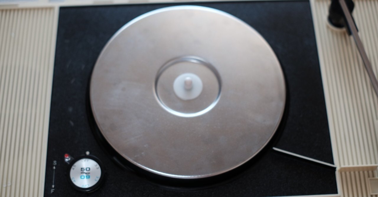 Victor昭和レトロ レコードプレーヤー PE-8400 鮮やかな赤のレコードプレーヤー ビクター（Victor）｜PE-8400 その①