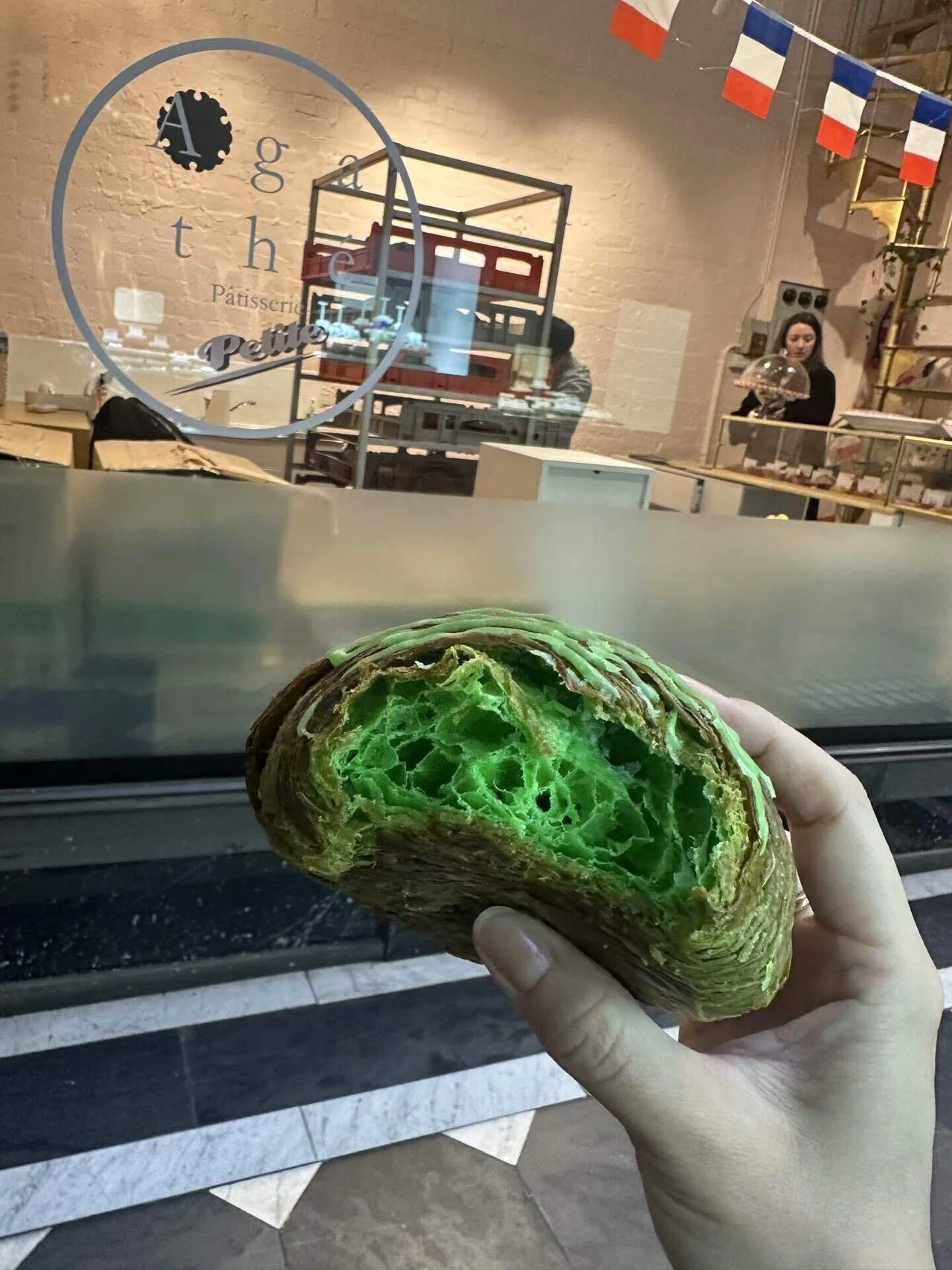 メルボルン🇦🇺人気のパンを食べ比べ🥐緑のクロワッサンや四角い