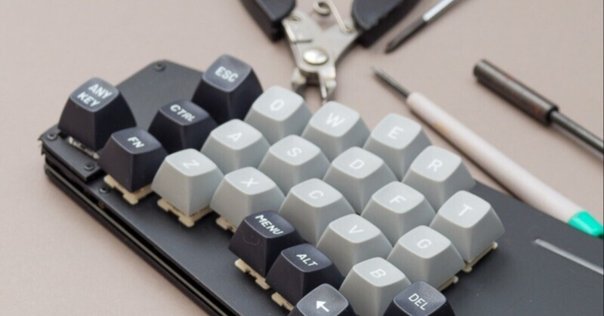 気になるキーボード]無線特化の不動ホームポジション roBa