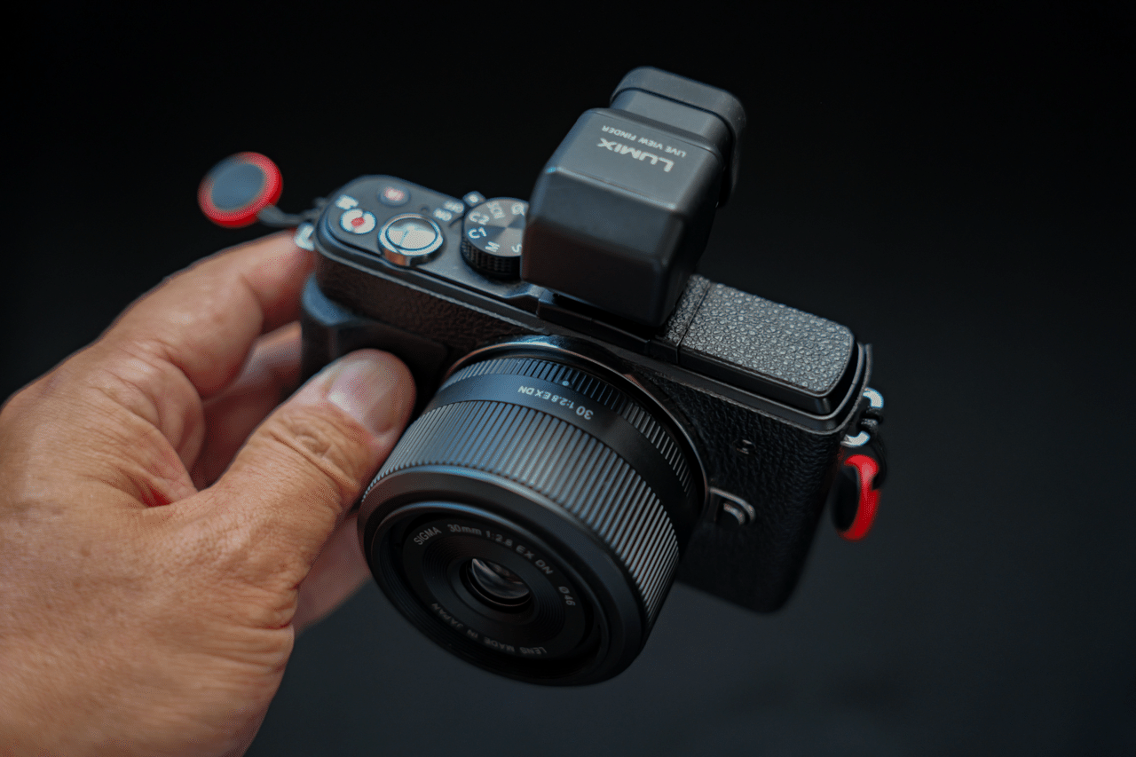 LUMIX GX1 ファインダー付き LUMIX日記]今でも最高のカメラ LUMIX GX1｜Lumixer