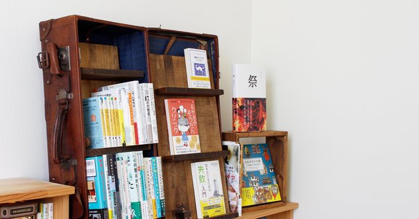 サイズぴったりの本棚を安く簡単にDIYする方法！｜つかも