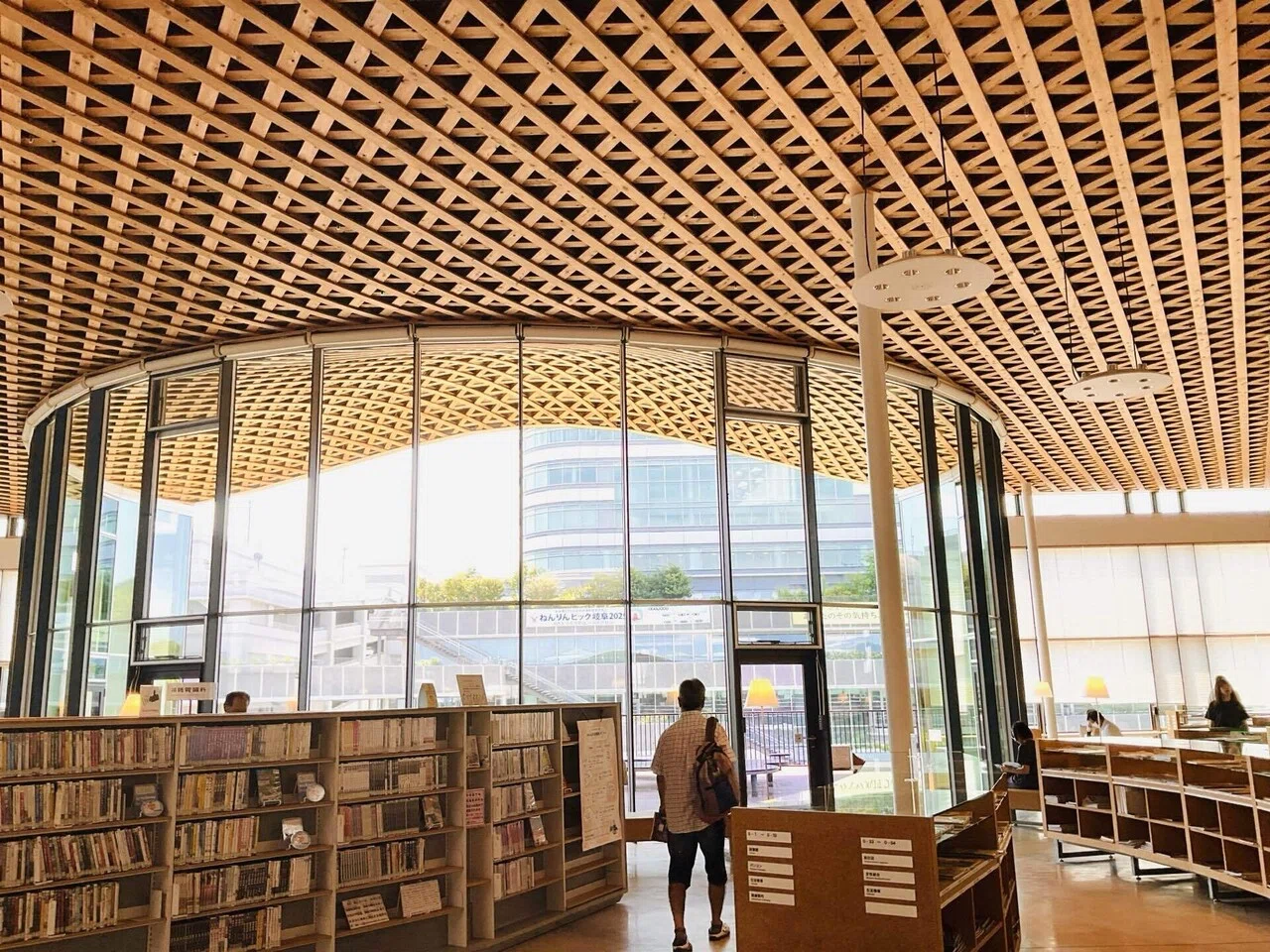 岐阜県立図書館 ぎふメディアコスモスへ｜Usagito Jun
