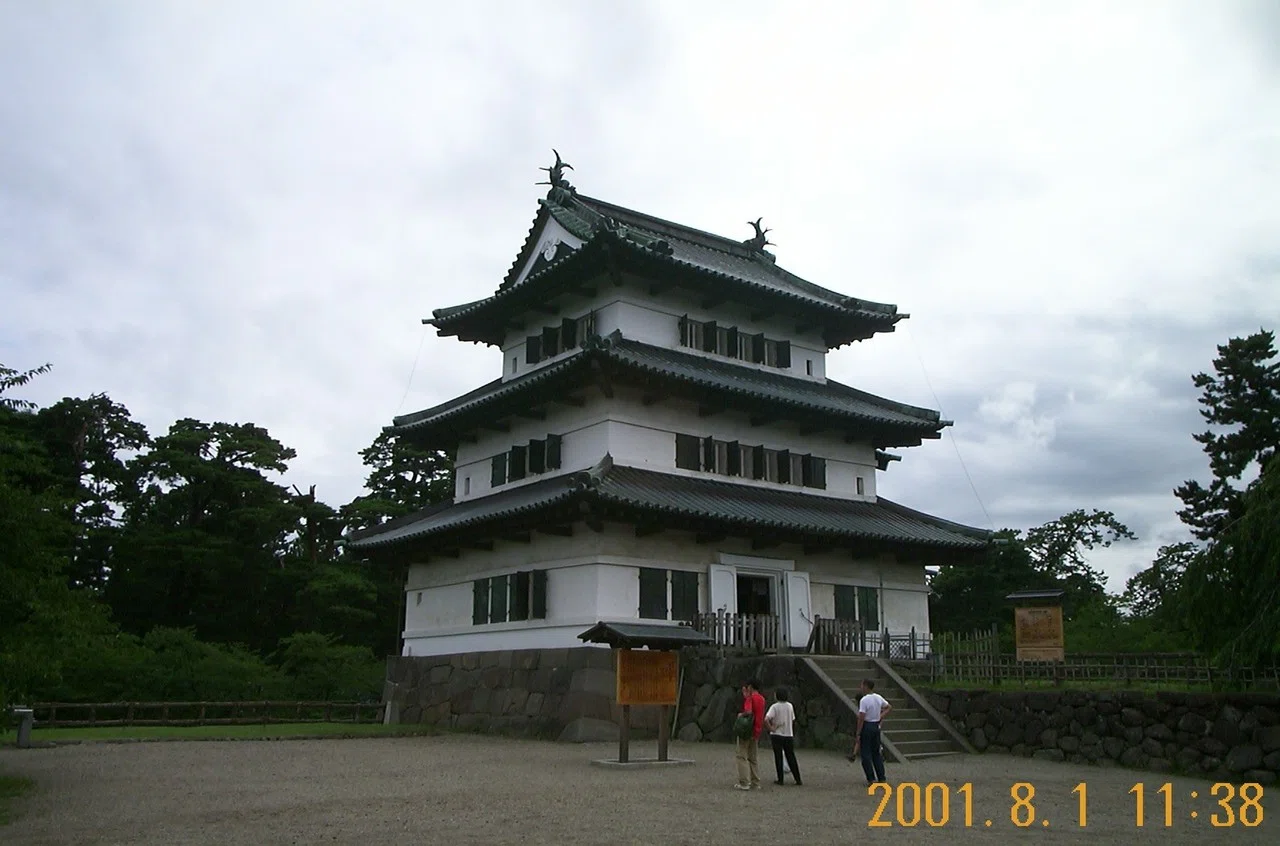 弘前城 Hirosaki Castle, August 2001 & March 2009|Hideo Fujiwara