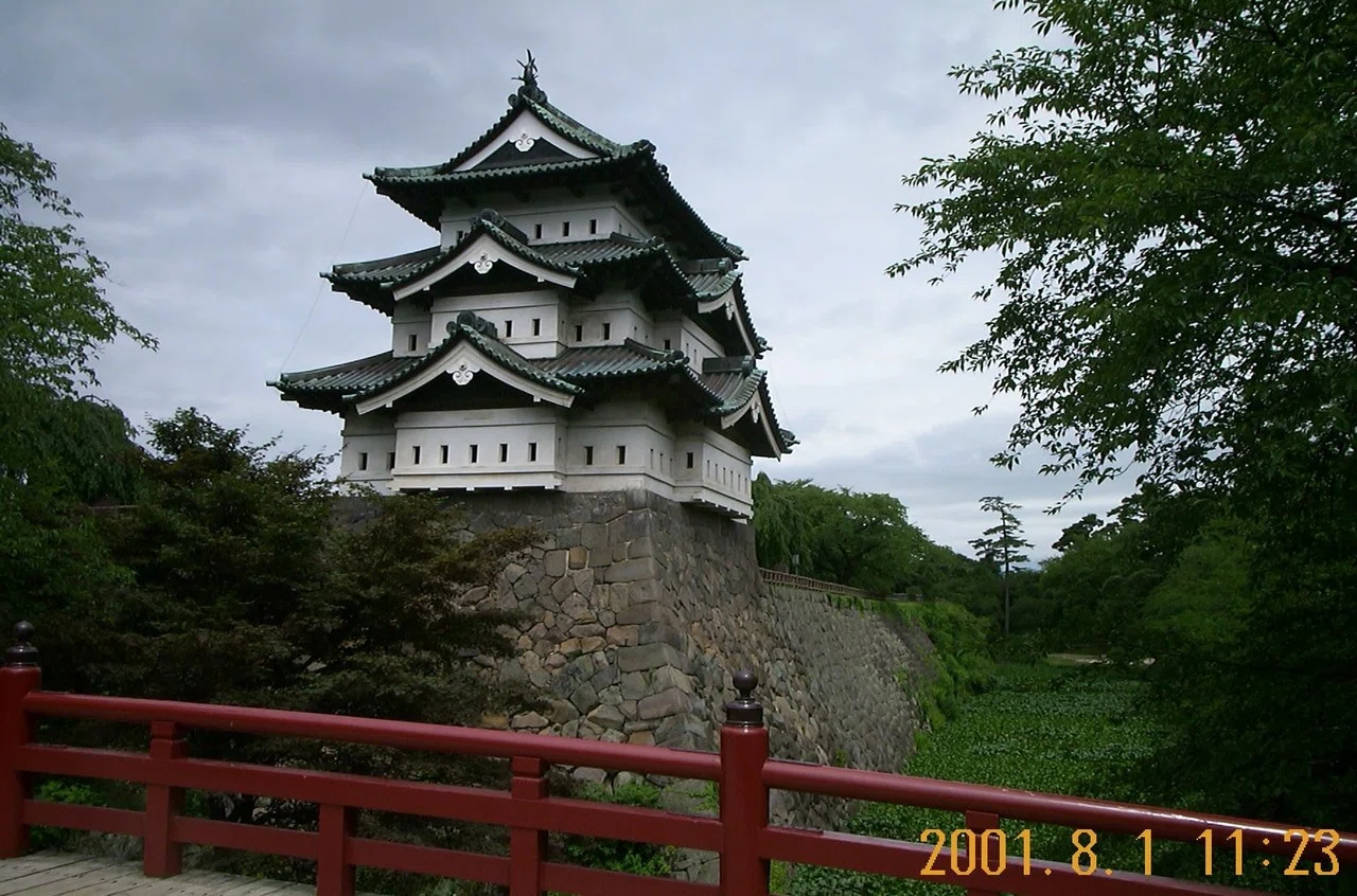 弘前城 Hirosaki Castle, August 2001 & March 2009|Hideo Fujiwara