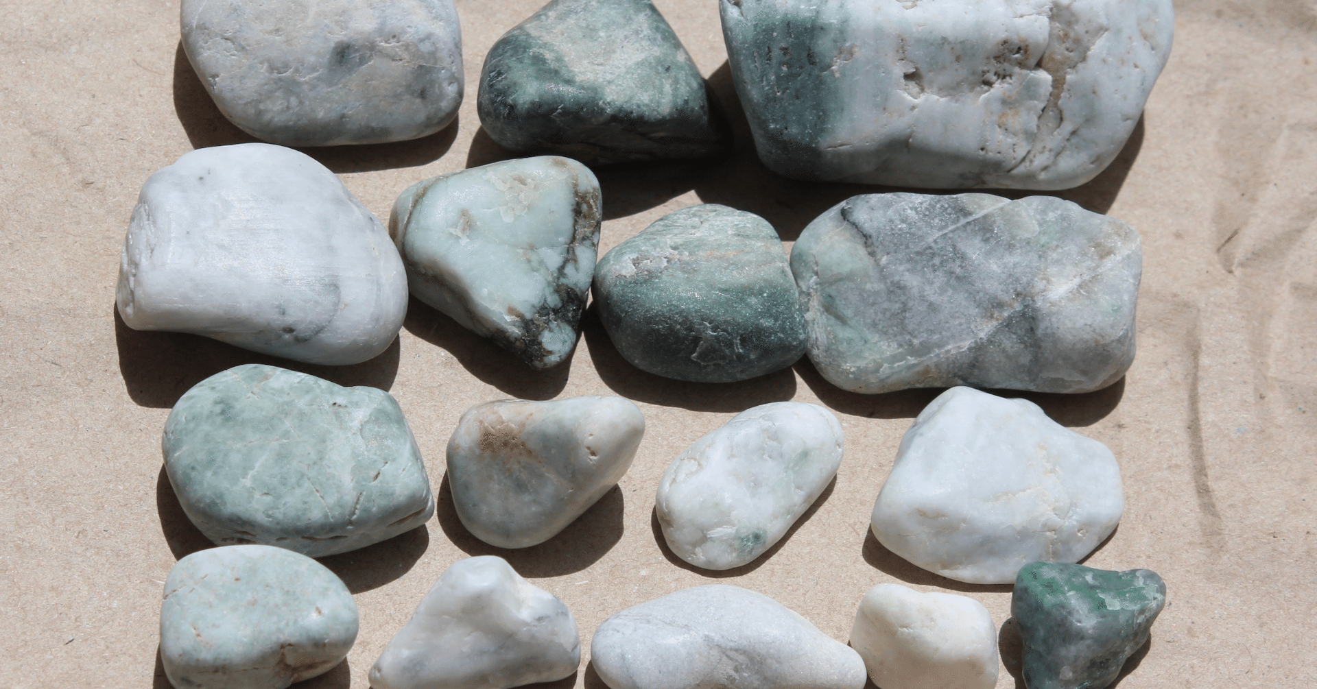 糸魚川翡翠海岸　石　天然物　メノウ　キツネ石　原石　など キツネ石1つで、経験値1をゲットしている。キツネ祭りin糸魚川（翡翠