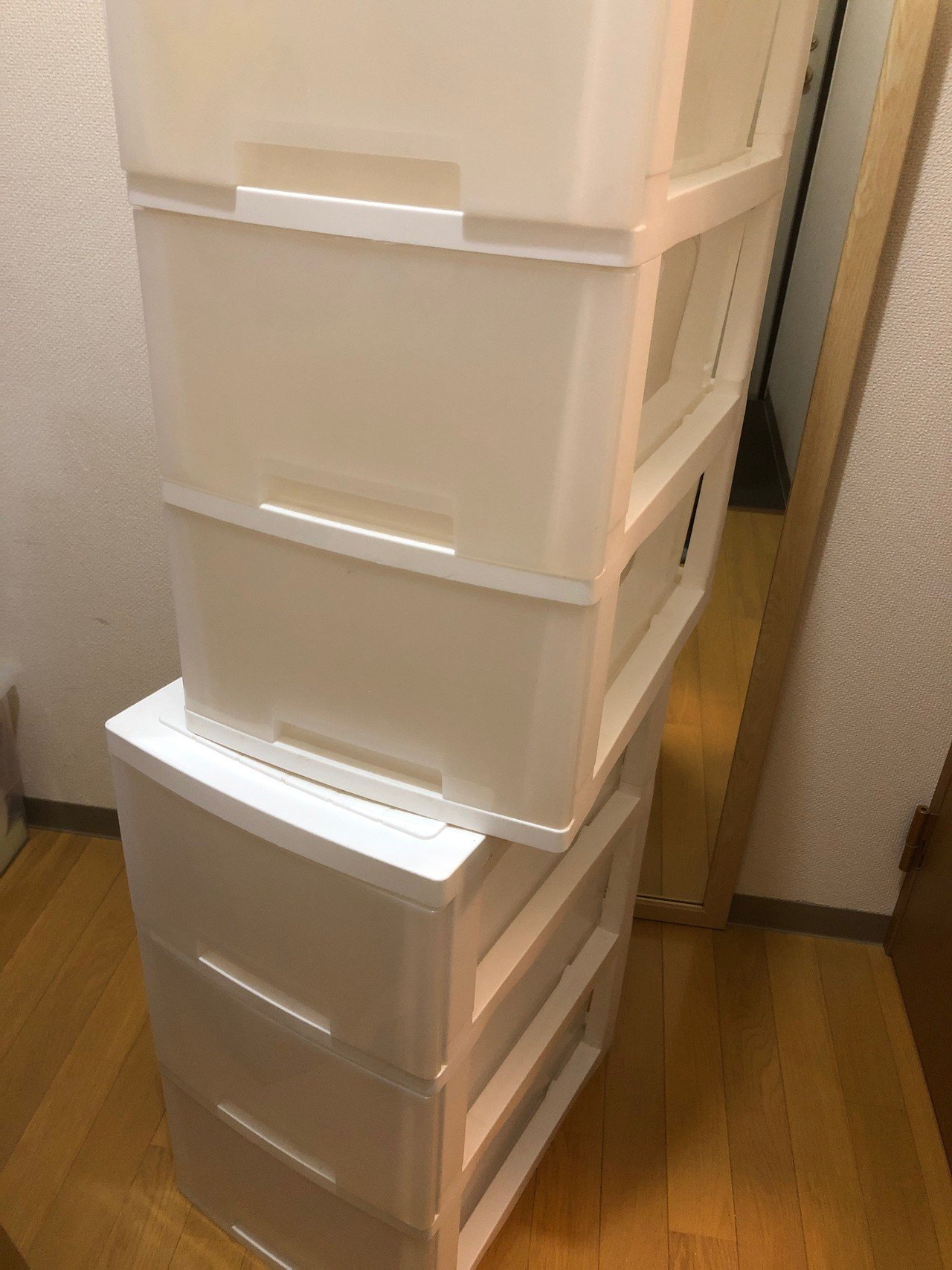 今日はクリアbox2つをジモティで貰ってもらった 収納がなければ溜め込めない スッキリした暮らしを目指して断捨離荷造り頑張るぞ にゃんこ先生 Note