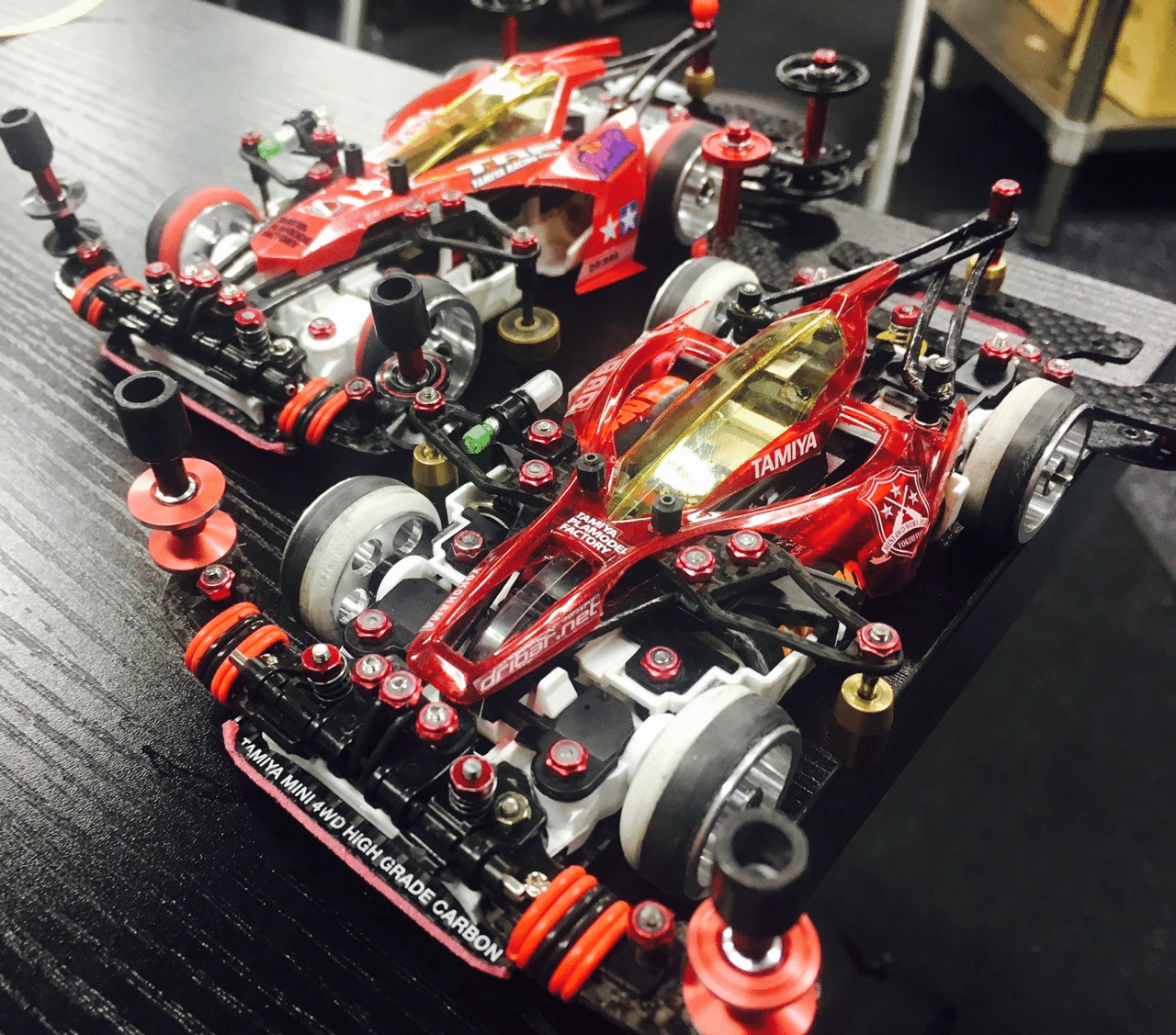 最終値下げ 送料別 改造したミニ四駆 と ノーマルミニ四駆 ネジ 最終値下げ 送料別 改造したミニ四駆 と ノーマルミニ四駆 ネジ