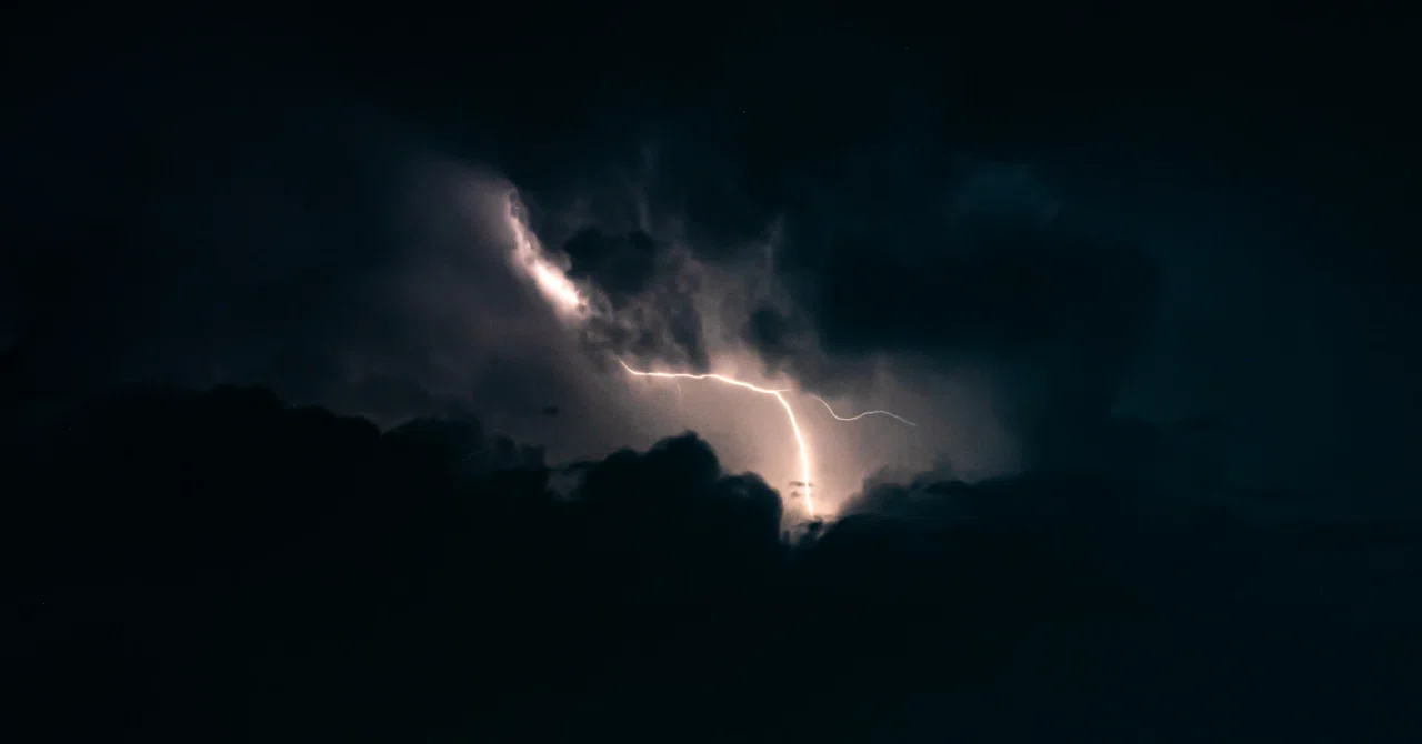 夏の終わりを告げる？雷が落ちた！｜バーバ