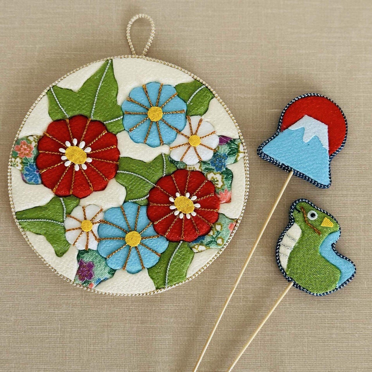 縁起物！ハンドメイド鶴と富士山のパッチワークアート 縁起物！ハンドメイド鶴と富士山のパッチワークアート