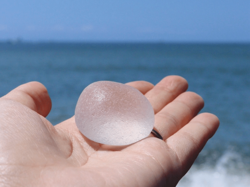 シーグラス極上レアハート3角(^-^)自然が作り上げた天然物 公式シーグラス 三角鍋敷き S⁄Lサイズ (シーグラス