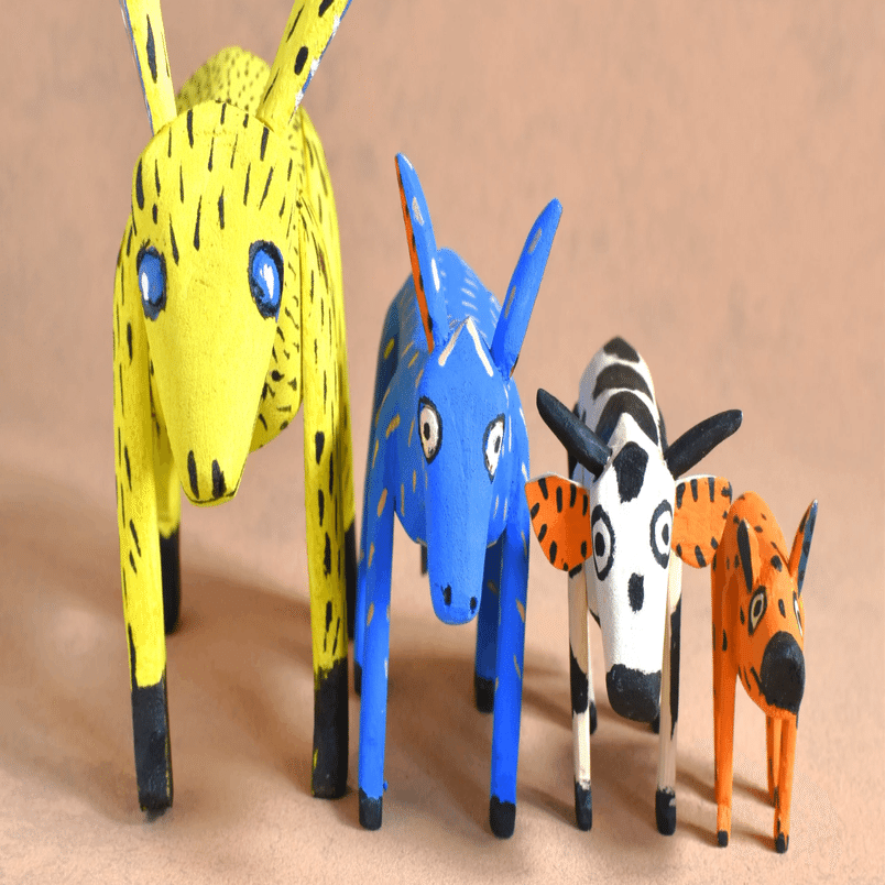 サンティアゴファミリーの木彫り動物(オアハカン・ウッドカーヴィング