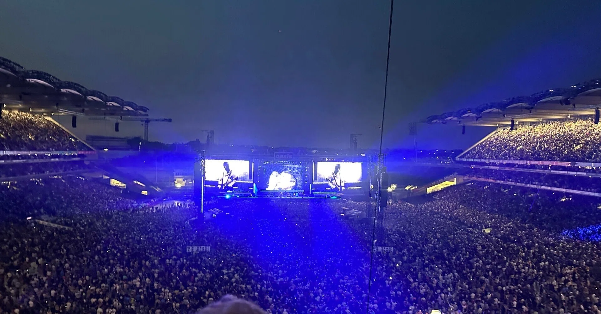 Oasis live 