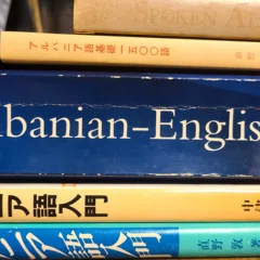 日本語で書かれた“アルメニア語文法”は何冊ある？｜バベルの廃墟で