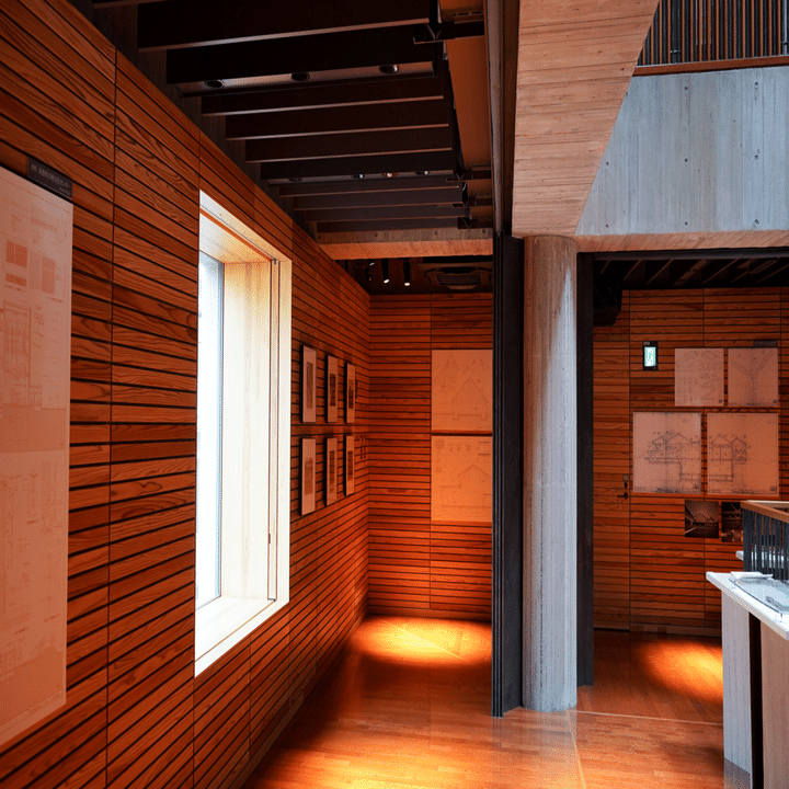 世紀末空間　建築とインテリアデザイン 鎌倉の景観に溶け込む緑の中に静かに佇む和を再構築した黒い箱