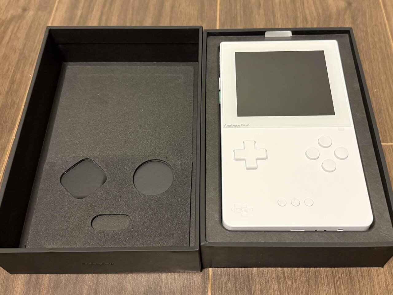 レトロゲーム機、アナログポケットを買った。珍しく開封からお伝えする