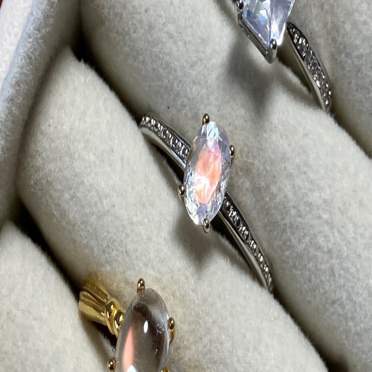 レインボームーンストーンにハマっている｜キムラ