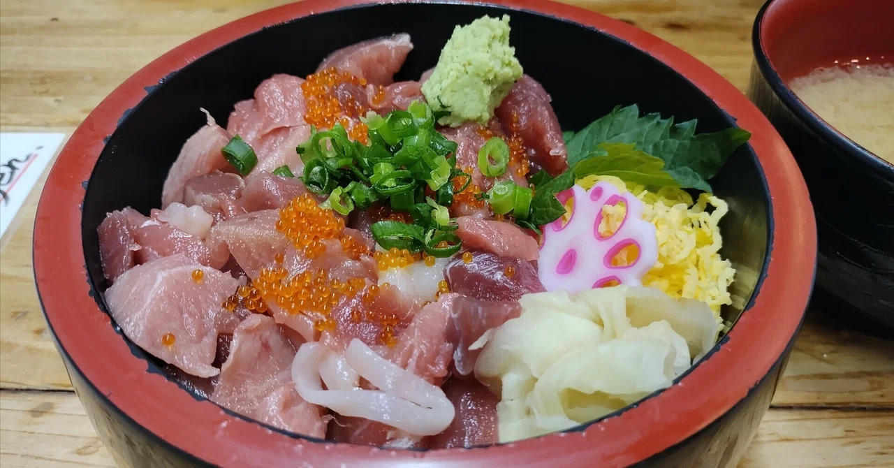 Seafood bowl or curry? The happy dilemma at Aomori's 'Maruao Shokudo ...