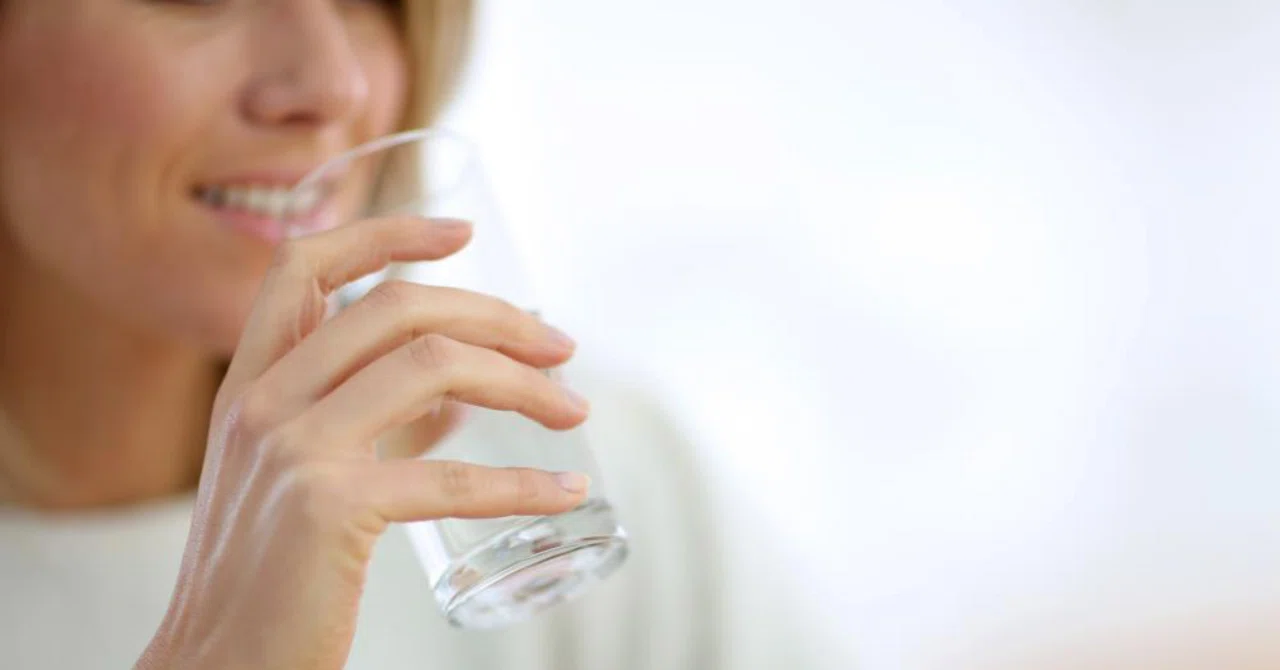 最新｜脱水症状の人ではストレスホルモンのコルチゾールが急上昇する－水は最善の防御策となるかもしれない。