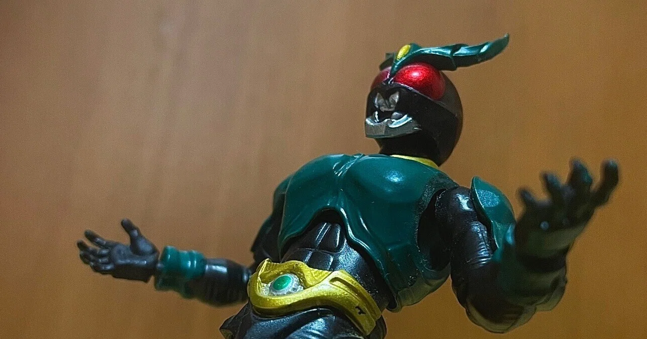仮面 ライダー ギルス 腕 切断