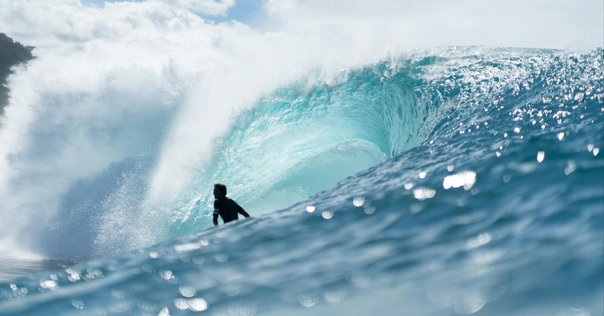 クラーク・リトル のフォト - ノースショアの波からの眺め｜藍