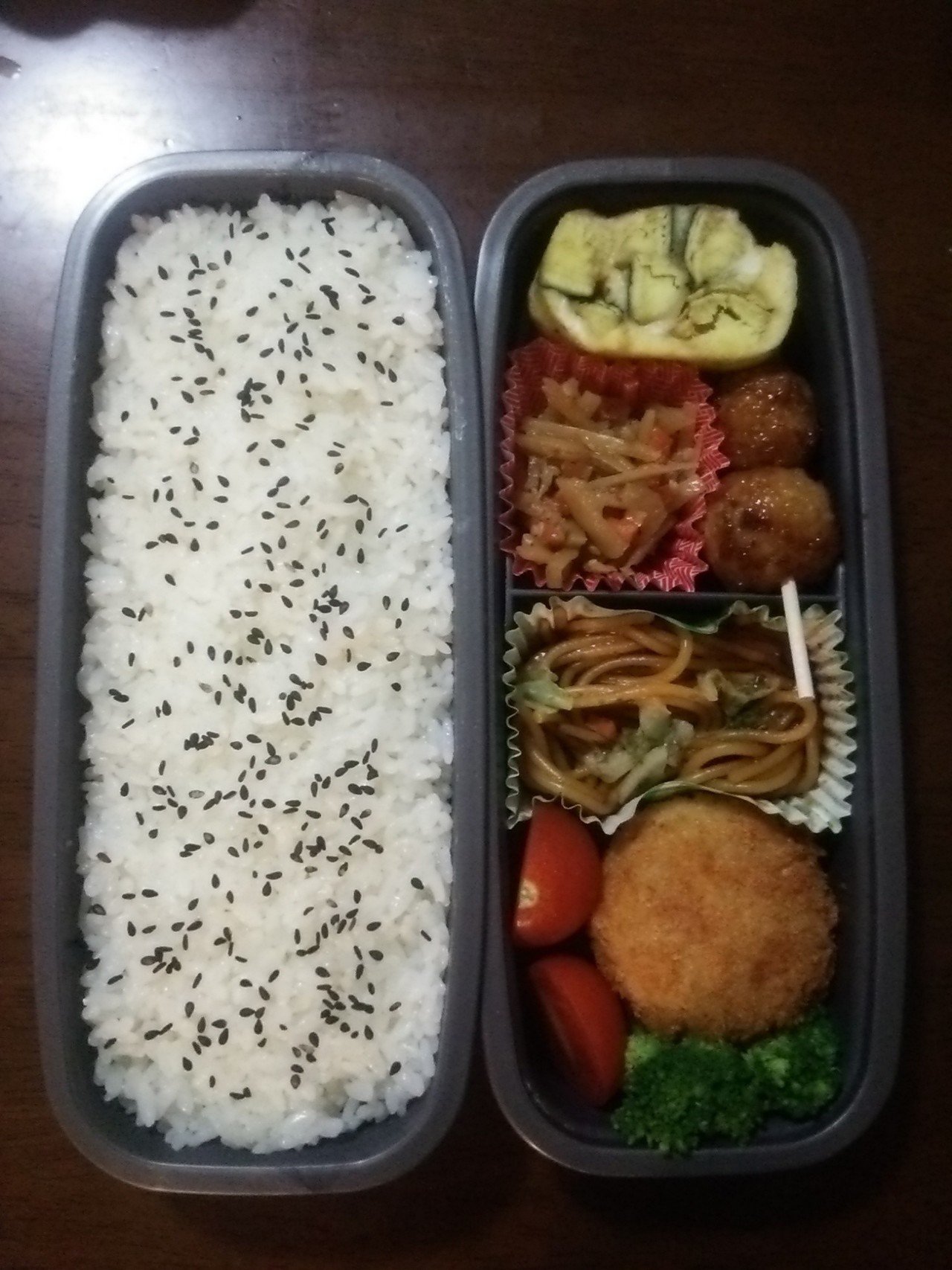のお弁当 昨日三男がお芋掘りで 12本位サツマイモのお土産を持ち帰ったので レンチンして角切りして卵焼き に入れてみました 長男曰わく 普通に美味しい だそうです かねきょ 漫画 イラスト Note のお弁当 昨日三男がお芋掘りで 12本位サツマイモのお土産を持ち帰ったので レンチンして角切りして卵焼き に入れてみました 長男曰わく 普通に美味しい だそうです かねきょ 漫画 イラスト Note