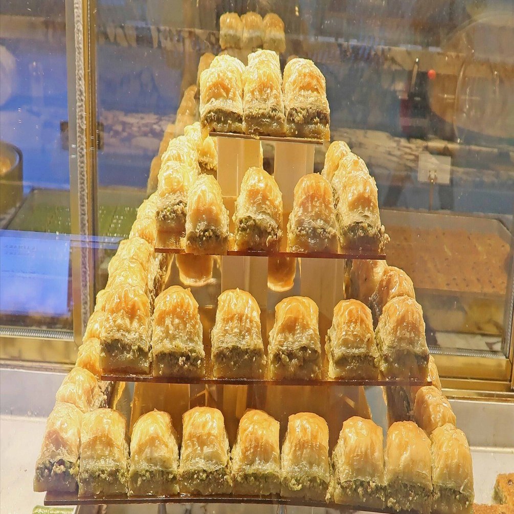 バスク地方の旅（1） トルコ・イスタンブール空港にて お菓子紀行NO