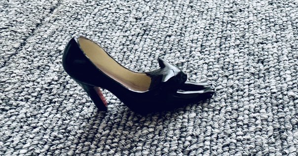 マノロブラニク  ルブタン好きな方にも セクシーってなんだ〜クリスチャンルブタンと自己愛について｜ぽ