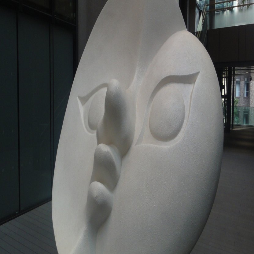 月の顔・岡本太郎＠川崎市役所｜yamachan