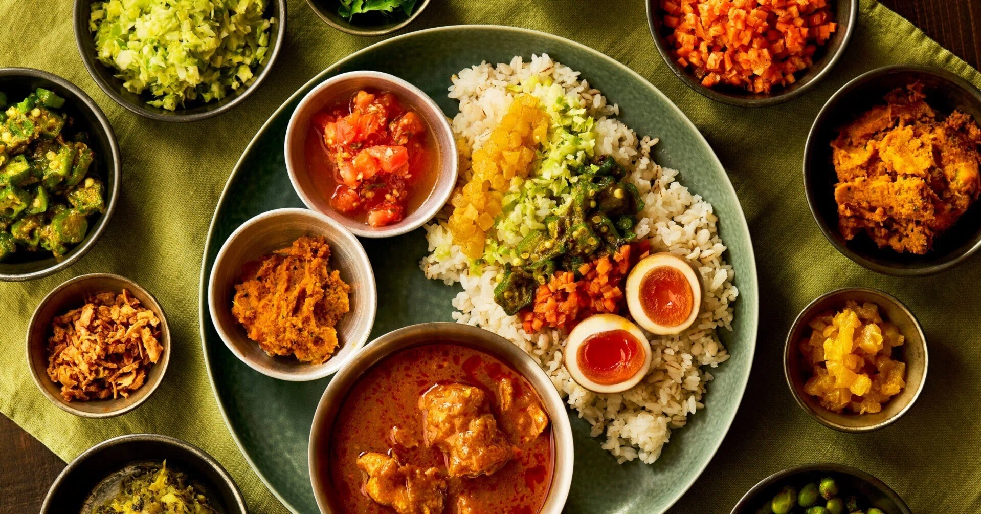 カレー 混ぜ て 食べる