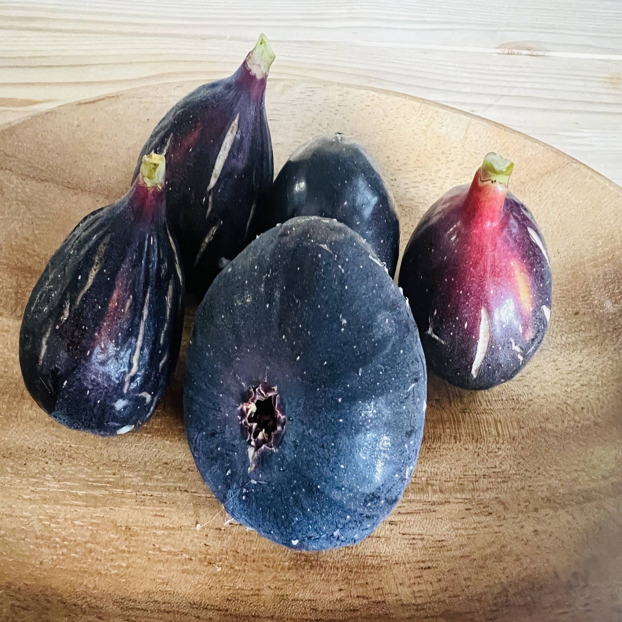 おつかれさまです！ ヌアールドカロンは30グラムと小粒 ビオレソリエス